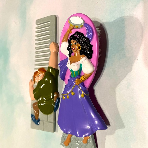 DISNEY VINTAGE 1996 THE HUNCHBACK OF NOTRE DAME ESMERALDA BRUSH & QUASIMODO COMB - Picture 6 of 8